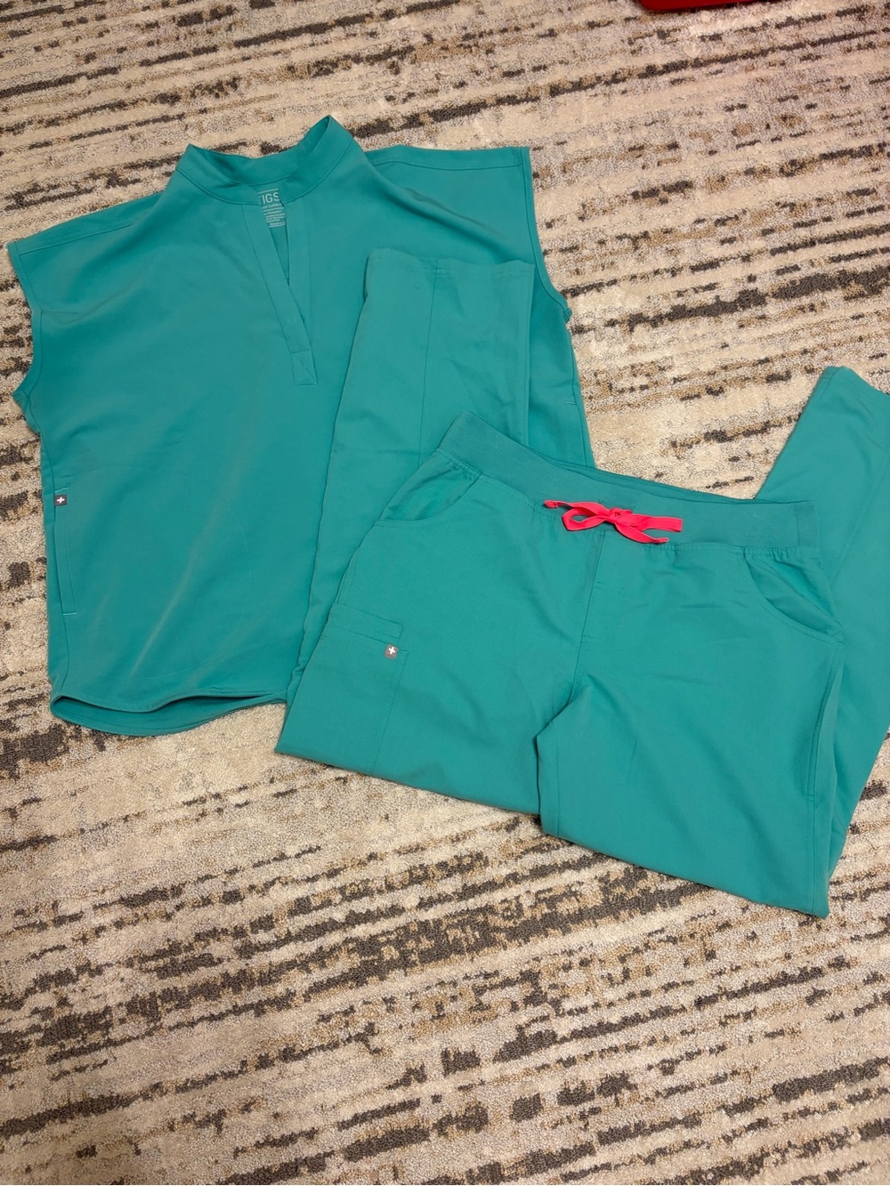 Figs | women’s scrub set in surgical green. both L